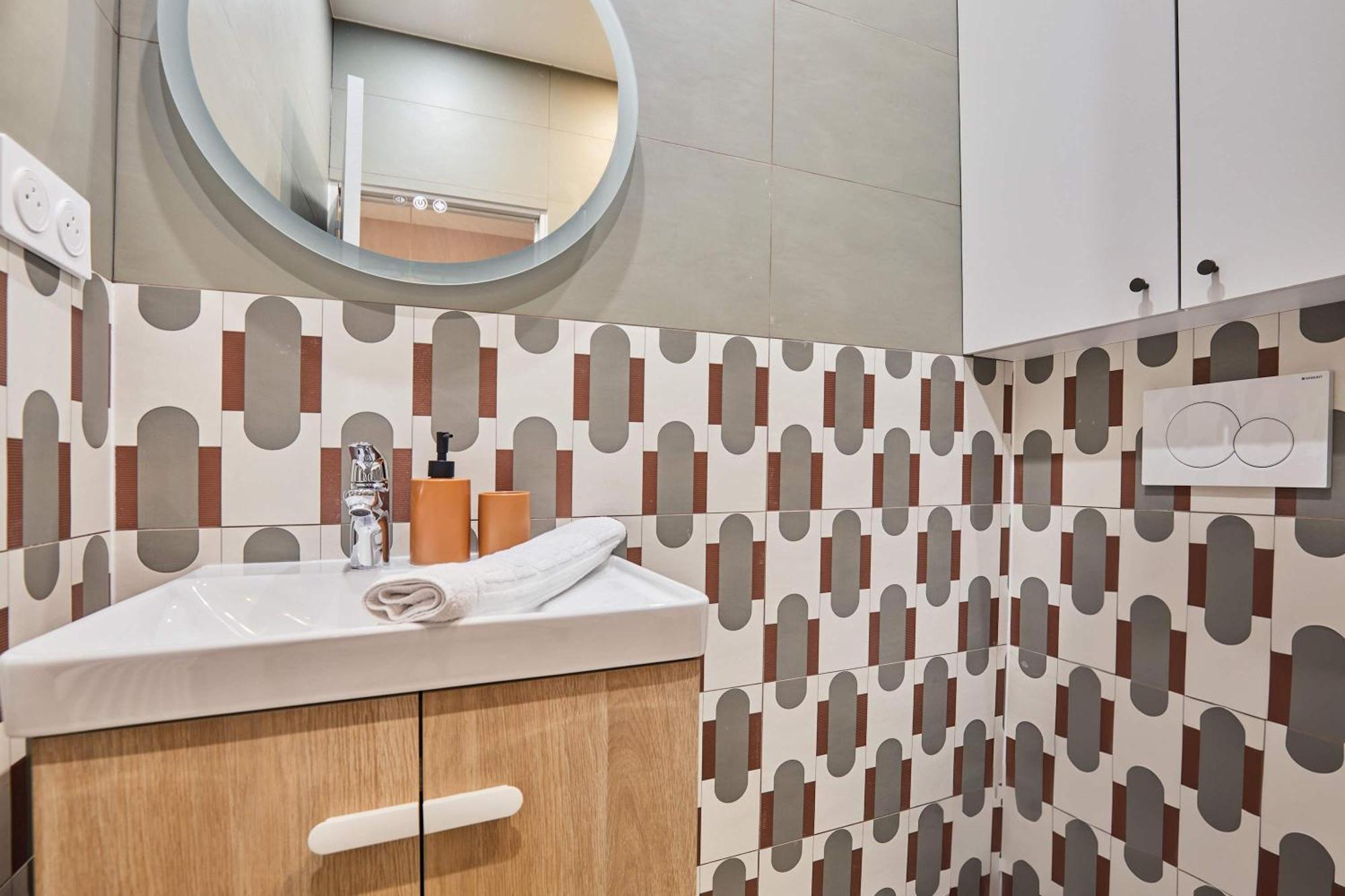 1 Bedroom Center Of By Prestige *
