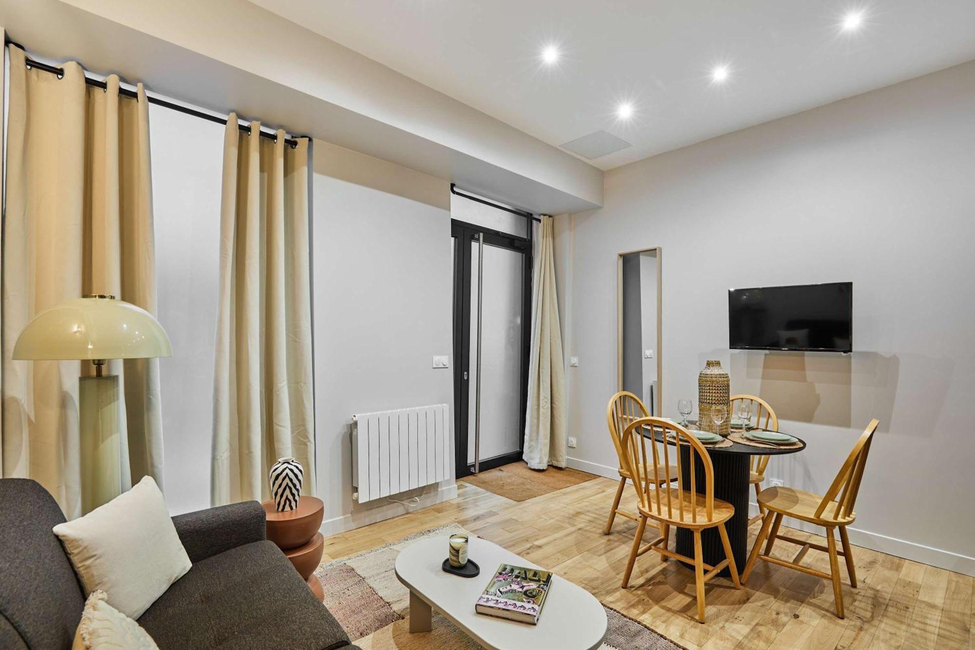 1 Bedroom Center Of By Prestige Apartment *