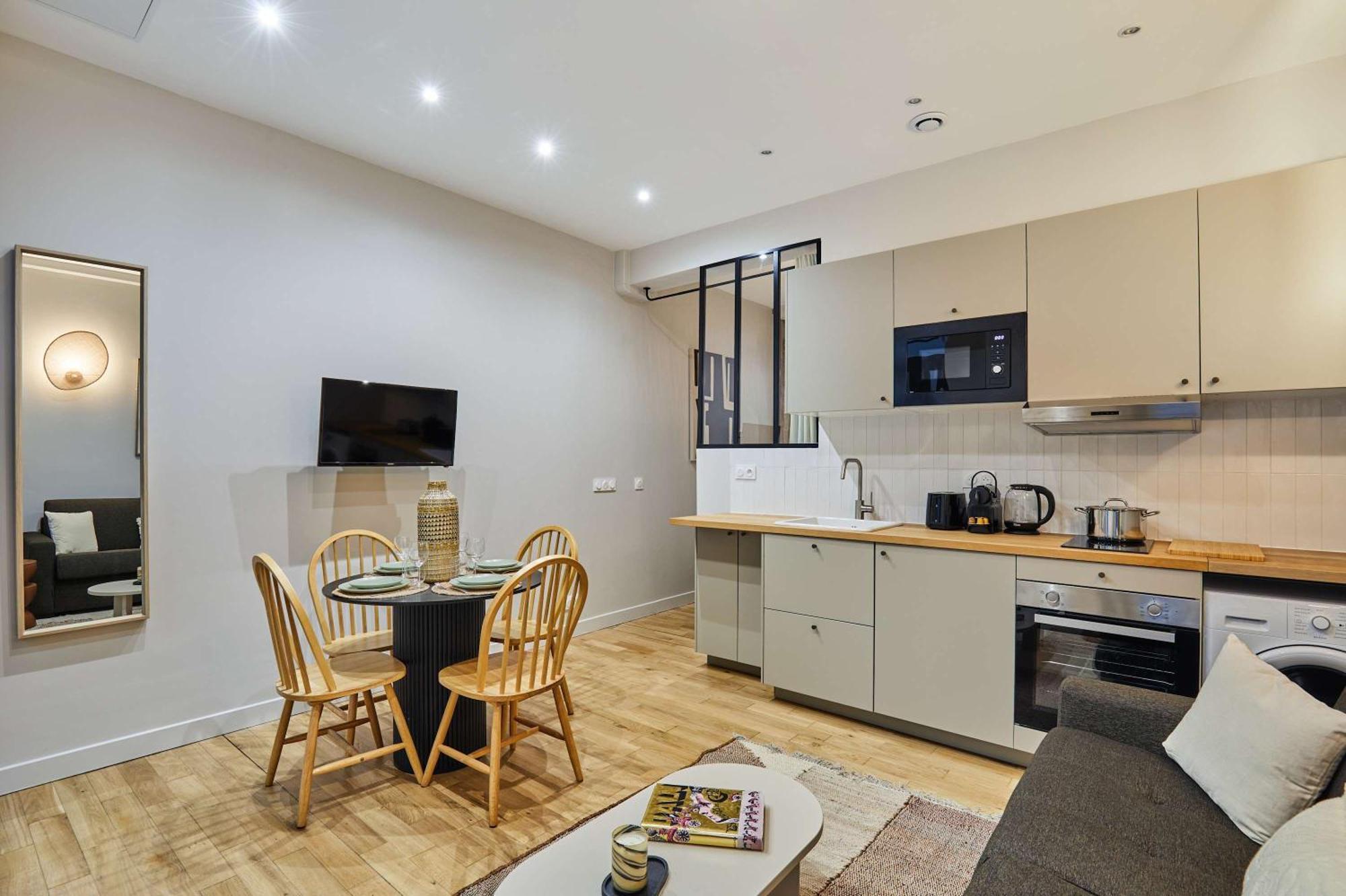 1 Bedroom Center Of By Prestige Apartment *